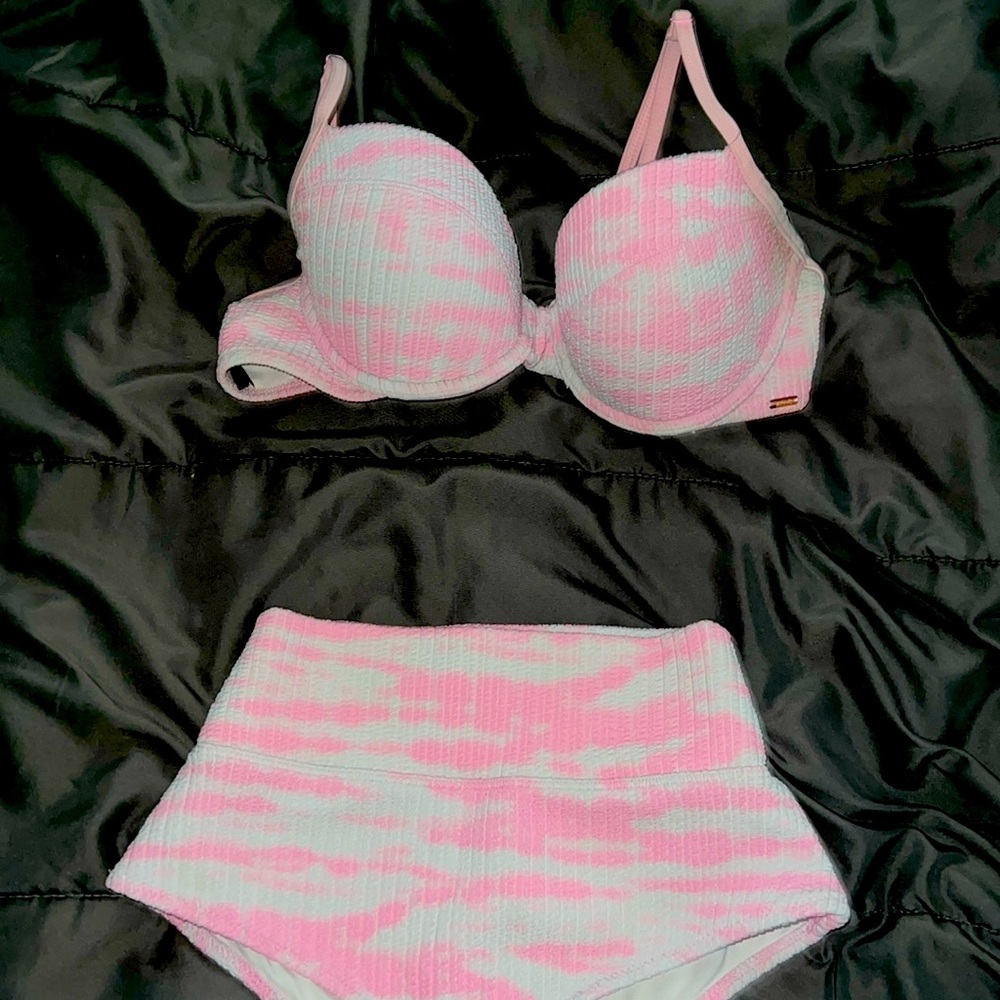 Women’s vs swim suit only worn once